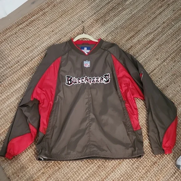 Buccaneers Pullover - Picture 3 of 7